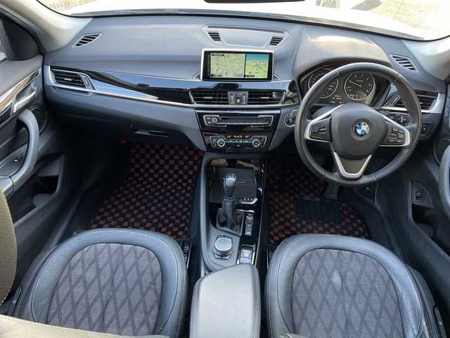 ＢＭＷ Ｘ１ xDrive 18d xライン 神奈川県 2016(平28)年 7.7万km アルピンホワイトⅢ 純正ナビ【CD/DVD/BT/USB】/バックカメラ/前後コーナーセンサー/クルーズコントロール/電動パーキングブレーキ/横滑り防止装置/盗難防止装置/ステアリングスイッチ/オートライト/純正19インチアルミ/ルームミラ一一体型ETC/前後ドライブレコーダー/ステアリングスイッチ/社外フロアマット/ハーフレザーシート/ISOFIX/ホイール付きスタットレスタイヤ積込/取扱説明書/新車時保証書/スペアキー×１