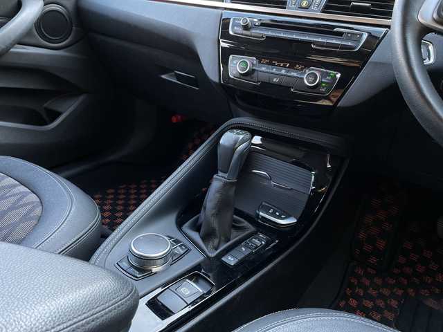 ＢＭＷ Ｘ１ xDrive 18d xライン 神奈川県 2016(平28)年 7.7万km アルピンホワイトⅢ 純正ナビ【CD/DVD/BT/USB】/バックカメラ/前後コーナーセンサー/クルーズコントロール/電動パーキングブレーキ/横滑り防止装置/盗難防止装置/ステアリングスイッチ/オートライト/純正19インチアルミ/ルームミラ一一体型ETC/前後ドライブレコーダー/ステアリングスイッチ/社外フロアマット/ハーフレザーシート/ISOFIX/ホイール付きスタットレスタイヤ積込/取扱説明書/新車時保証書/スペアキー×１