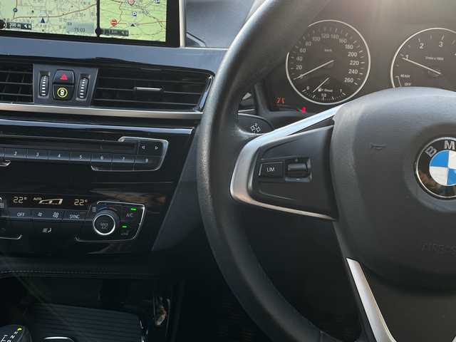 ＢＭＷ Ｘ１ xDrive 18d xライン 神奈川県 2016(平28)年 7.7万km アルピンホワイトⅢ 純正ナビ【CD/DVD/BT/USB】/バックカメラ/前後コーナーセンサー/クルーズコントロール/電動パーキングブレーキ/横滑り防止装置/盗難防止装置/ステアリングスイッチ/オートライト/純正19インチアルミ/ルームミラ一一体型ETC/前後ドライブレコーダー/ステアリングスイッチ/社外フロアマット/ハーフレザーシート/ISOFIX/ホイール付きスタットレスタイヤ積込/取扱説明書/新車時保証書/スペアキー×１