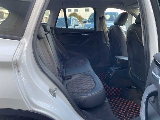 ＢＭＷ Ｘ１ xDrive 18d xライン 神奈川県 2016(平28)年 7.7万km アルピンホワイトⅢ 純正ナビ【CD/DVD/BT/USB】/バックカメラ/前後コーナーセンサー/クルーズコントロール/電動パーキングブレーキ/横滑り防止装置/盗難防止装置/ステアリングスイッチ/オートライト/純正19インチアルミ/ルームミラ一一体型ETC/前後ドライブレコーダー/ステアリングスイッチ/社外フロアマット/ハーフレザーシート/ISOFIX/ホイール付きスタットレスタイヤ積込/取扱説明書/新車時保証書/スペアキー×１