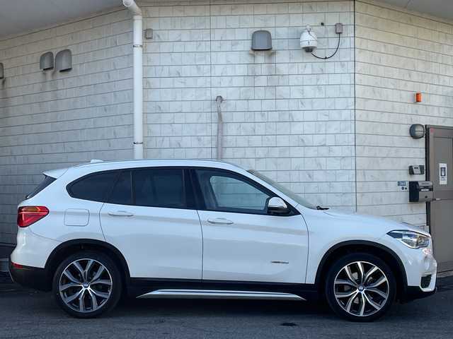 ＢＭＷ Ｘ１ xDrive 18d xライン 神奈川県 2016(平28)年 7.7万km アルピンホワイトⅢ 純正ナビ【CD/DVD/BT/USB】/バックカメラ/前後コーナーセンサー/クルーズコントロール/電動パーキングブレーキ/横滑り防止装置/盗難防止装置/ステアリングスイッチ/オートライト/純正19インチアルミ/ルームミラ一一体型ETC/前後ドライブレコーダー/ステアリングスイッチ/社外フロアマット/ハーフレザーシート/ISOFIX/ホイール付きスタットレスタイヤ積込/取扱説明書/新車時保証書/スペアキー×１