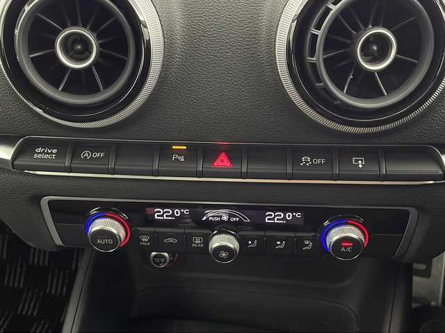 アウディ Ａ３ SB1．4TFSIシリンダーオンデマンド 宮城県 2016(平28)年 9万km ミトスブラックメタリック 禁煙車/純正ナビ/・フルセグTV/・BT.CD.DVD.SD/バックカメラ/クルーズコントロール/コーナーセンサー（前後）/アイドリングストップ/ステアリングスイッチ/パドルシフト/ETC/HIDヘッドライト/純正17インチAW/純正フロアマット/社外ドライブレコーダー