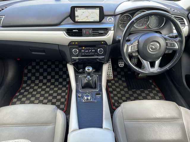 マツダ アテンザ ワゴン XD Lパッケージ 道東・釧路十勝 2015(平27)年 10.6万km ソウルレッドプレミアムメタリック ・４WD/・純正ナビ/（ラジオ・BT・CD・DVD・USB・AUX・フルセグ）/・バックカメラ/・ETC/・アイドリングスストップ/・ヘッドアップディスプレイ/・レーンキープアシスト/・本革ステアリング/・前方ドライブレコーダー/・レーダークルーズコントロール/・コーナーセンサー後方/・BOSEプレミアムサウンド/・レザーシート/・パワーシート/・レーンキープアシスト/・ルーフレール/・横滑り防止装置/・シートヒーター全席/・オートエアコン/・オートライト/・スマートキー/・プッシュスタート/・純正19インチアルミホイール/・純正フロアマット/・LEDヘッドライト/・フロントフォグライト/・リアフォグ/・社外18インチアルミホイール冬タイヤ積込/（2017年製造　3mm山）