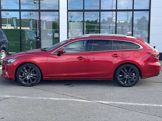 マツダ アテンザ ワゴン XD Lパッケージ 道東・釧路十勝 2015(平27)年 10.6万km ソウルレッドプレミアムメタリック ・４WD/・純正ナビ/（ラジオ・BT・CD・DVD・USB・AUX・フルセグ）/・バックカメラ/・ETC/・アイドリングスストップ/・ヘッドアップディスプレイ/・レーンキープアシスト/・本革ステアリング/・前方ドライブレコーダー/・レーダークルーズコントロール/・コーナーセンサー後方/・BOSEプレミアムサウンド/・レザーシート/・パワーシート/・レーンキープアシスト/・ルーフレール/・横滑り防止装置/・シートヒーター全席/・オートエアコン/・オートライト/・スマートキー/・プッシュスタート/・純正19インチアルミホイール/・純正フロアマット/・LEDヘッドライト/・フロントフォグライト/・リアフォグ/・社外18インチアルミホイール冬タイヤ積込/（2017年製造　3mm山）