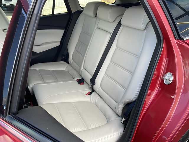 マツダ アテンザ ワゴン XD Lパッケージ 道東・釧路十勝 2015(平27)年 10.6万km ソウルレッドプレミアムメタリック ・４WD/・純正ナビ/（ラジオ・BT・CD・DVD・USB・AUX・フルセグ）/・バックカメラ/・ETC/・アイドリングスストップ/・ヘッドアップディスプレイ/・レーンキープアシスト/・本革ステアリング/・前方ドライブレコーダー/・レーダークルーズコントロール/・コーナーセンサー後方/・BOSEプレミアムサウンド/・レザーシート/・パワーシート/・レーンキープアシスト/・ルーフレール/・横滑り防止装置/・シートヒーター全席/・オートエアコン/・オートライト/・スマートキー/・プッシュスタート/・純正19インチアルミホイール/・純正フロアマット/・LEDヘッドライト/・フロントフォグライト/・リアフォグ/・社外18インチアルミホイール冬タイヤ積込/（2017年製造　3mm山）