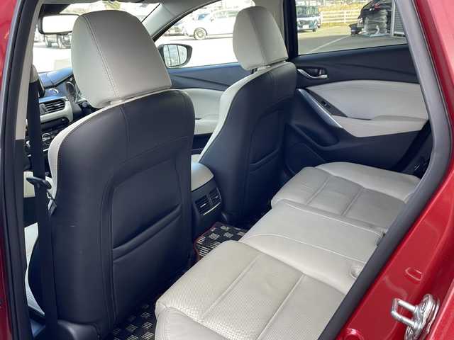 マツダ アテンザ ワゴン XD Lパッケージ 道東・釧路十勝 2015(平27)年 10.6万km ソウルレッドプレミアムメタリック ・４WD/・純正ナビ/（ラジオ・BT・CD・DVD・USB・AUX・フルセグ）/・バックカメラ/・ETC/・アイドリングスストップ/・ヘッドアップディスプレイ/・レーンキープアシスト/・本革ステアリング/・前方ドライブレコーダー/・レーダークルーズコントロール/・コーナーセンサー後方/・BOSEプレミアムサウンド/・レザーシート/・パワーシート/・レーンキープアシスト/・ルーフレール/・横滑り防止装置/・シートヒーター全席/・オートエアコン/・オートライト/・スマートキー/・プッシュスタート/・純正19インチアルミホイール/・純正フロアマット/・LEDヘッドライト/・フロントフォグライト/・リアフォグ/・社外18インチアルミホイール冬タイヤ積込/（2017年製造　3mm山）