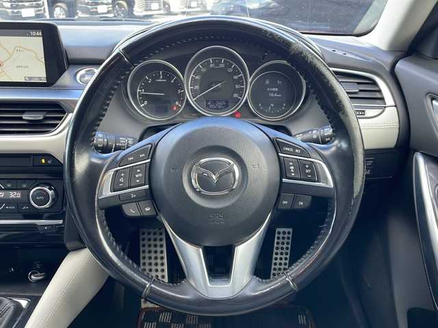 マツダ アテンザ ワゴン XD Lパッケージ 道東・釧路十勝 2015(平27)年 10.6万km ソウルレッドプレミアムメタリック ・４WD/・純正ナビ/（ラジオ・BT・CD・DVD・USB・AUX・フルセグ）/・バックカメラ/・ETC/・アイドリングスストップ/・ヘッドアップディスプレイ/・レーンキープアシスト/・本革ステアリング/・前方ドライブレコーダー/・レーダークルーズコントロール/・コーナーセンサー後方/・BOSEプレミアムサウンド/・レザーシート/・パワーシート/・レーンキープアシスト/・ルーフレール/・横滑り防止装置/・シートヒーター全席/・オートエアコン/・オートライト/・スマートキー/・プッシュスタート/・純正19インチアルミホイール/・純正フロアマット/・LEDヘッドライト/・フロントフォグライト/・リアフォグ/・社外18インチアルミホイール冬タイヤ積込/（2017年製造　3mm山）