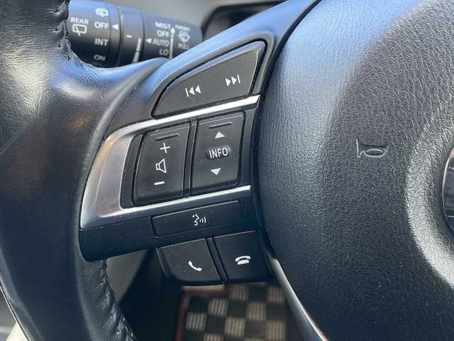 マツダ アテンザ ワゴン XD Lパッケージ 道東・釧路十勝 2015(平27)年 10.6万km ソウルレッドプレミアムメタリック ・４WD/・純正ナビ/（ラジオ・BT・CD・DVD・USB・AUX・フルセグ）/・バックカメラ/・ETC/・アイドリングスストップ/・ヘッドアップディスプレイ/・レーンキープアシスト/・本革ステアリング/・前方ドライブレコーダー/・レーダークルーズコントロール/・コーナーセンサー後方/・BOSEプレミアムサウンド/・レザーシート/・パワーシート/・レーンキープアシスト/・ルーフレール/・横滑り防止装置/・シートヒーター全席/・オートエアコン/・オートライト/・スマートキー/・プッシュスタート/・純正19インチアルミホイール/・純正フロアマット/・LEDヘッドライト/・フロントフォグライト/・リアフォグ/・社外18インチアルミホイール冬タイヤ積込/（2017年製造　3mm山）