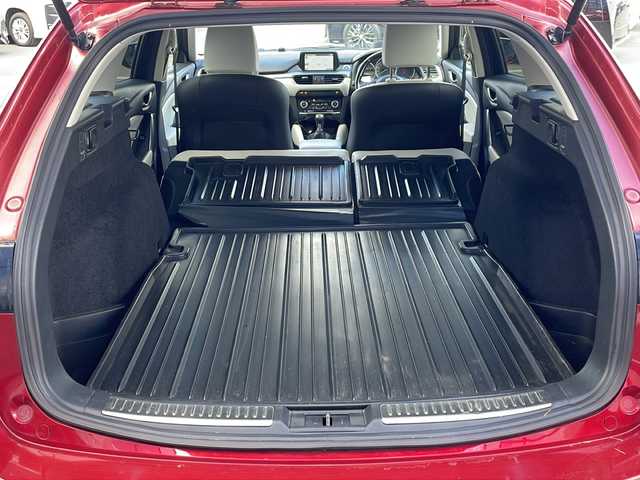 マツダ アテンザ ワゴン XD Lパッケージ 道東・釧路十勝 2015(平27)年 10.6万km ソウルレッドプレミアムメタリック ・４WD/・純正ナビ/（ラジオ・BT・CD・DVD・USB・AUX・フルセグ）/・バックカメラ/・ETC/・アイドリングスストップ/・ヘッドアップディスプレイ/・レーンキープアシスト/・本革ステアリング/・前方ドライブレコーダー/・レーダークルーズコントロール/・コーナーセンサー後方/・BOSEプレミアムサウンド/・レザーシート/・パワーシート/・レーンキープアシスト/・ルーフレール/・横滑り防止装置/・シートヒーター全席/・オートエアコン/・オートライト/・スマートキー/・プッシュスタート/・純正19インチアルミホイール/・純正フロアマット/・LEDヘッドライト/・フロントフォグライト/・リアフォグ/・社外18インチアルミホイール冬タイヤ積込/（2017年製造　3mm山）