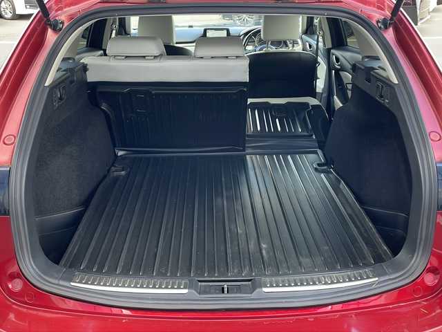 マツダ アテンザ ワゴン XD Lパッケージ 道東・釧路十勝 2015(平27)年 10.6万km ソウルレッドプレミアムメタリック ・４WD/・純正ナビ/（ラジオ・BT・CD・DVD・USB・AUX・フルセグ）/・バックカメラ/・ETC/・アイドリングスストップ/・ヘッドアップディスプレイ/・レーンキープアシスト/・本革ステアリング/・前方ドライブレコーダー/・レーダークルーズコントロール/・コーナーセンサー後方/・BOSEプレミアムサウンド/・レザーシート/・パワーシート/・レーンキープアシスト/・ルーフレール/・横滑り防止装置/・シートヒーター全席/・オートエアコン/・オートライト/・スマートキー/・プッシュスタート/・純正19インチアルミホイール/・純正フロアマット/・LEDヘッドライト/・フロントフォグライト/・リアフォグ/・社外18インチアルミホイール冬タイヤ積込/（2017年製造　3mm山）