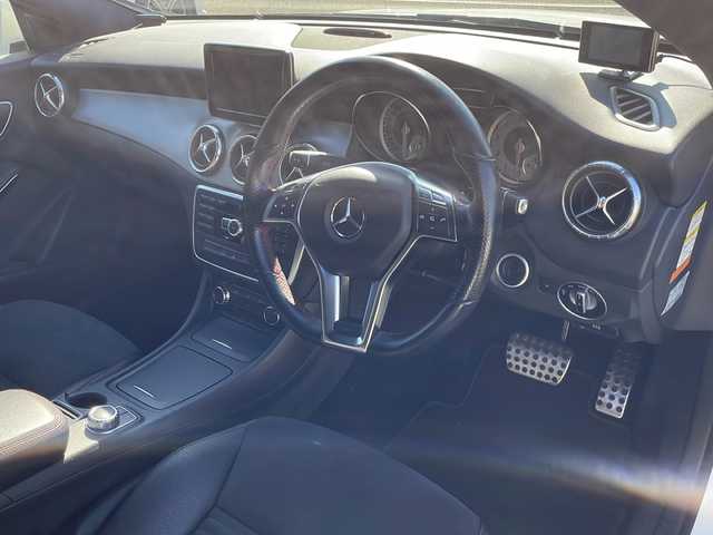 メルセデス・ベンツ ＣＬＡ１８０ AMGライン 福島県 2014(平26)年 8.3万km カルサイトホワイト ＡＭＧ　純ナビ　フルセグＴＶ　ＢＴ　ＢＳＭ　Ｄ席Ｐシート　前後Ｐセンサー　シートメモリ　追従クルコン　レーンキープ　ＥＣＯモード　ステリモ　電子Ｐ　純正フロアマット　黒革巻ステアリング　リモコンキー