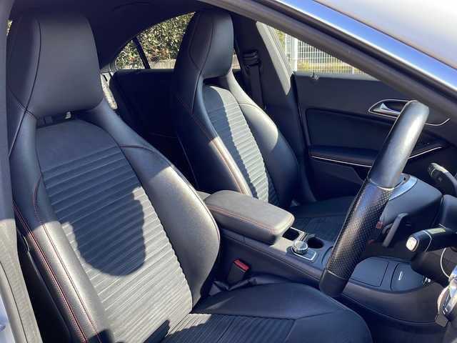 メルセデス・ベンツ ＣＬＡ１８０ AMGライン 福島県 2014(平26)年 8.3万km カルサイトホワイト ＡＭＧ　純ナビ　フルセグＴＶ　ＢＴ　ＢＳＭ　Ｄ席Ｐシート　前後Ｐセンサー　シートメモリ　追従クルコン　レーンキープ　ＥＣＯモード　ステリモ　電子Ｐ　純正フロアマット　黒革巻ステアリング　リモコンキー