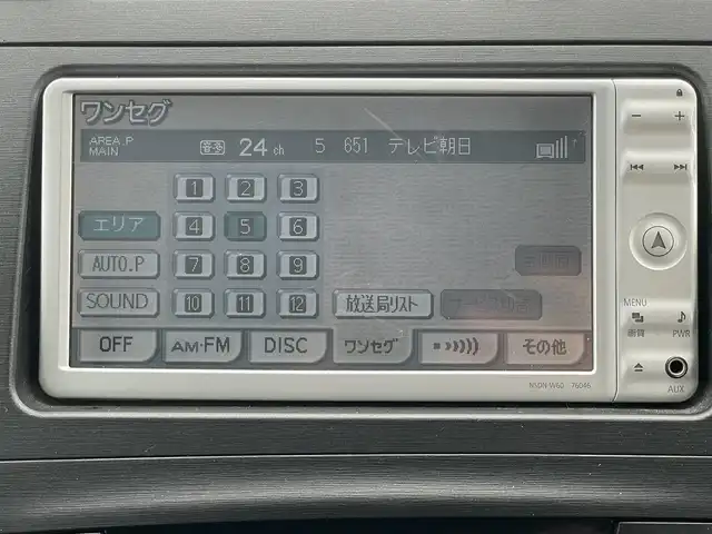 トヨタ プリウス L 埼玉県 2010(平22)年 10.6万km スーパーホワイトⅡ ・純正ナビ(AM/FM/CD/DVD/ワンセグTV/SD)/・ステアリングスイッチ/・オートライト/・オールシーズンタイヤ装着/・純正マット/・保証書/・取扱説明書