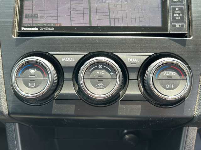 スバル インプレッサ スポーツ 2．0i アイサイト 秋田県 2013(平25)年 3.7万km ダークグレーメタリック ○4WD/○寒冷地仕様/○ストラーダナビ(BT/CD/DVD)/○フルセグTV/○ビルトインETC/○全車速追従機能付クルーズコントロール/○アイサイトver2/・プリクラッシュブレーキ/・AT誤発進抑制制御/・ふらつき警報/・車線逸脱警報/・先行車発進お知らせ/・ステレオカメラ/○ビークルダイナミクスコントロール/○オートライト/○オートエアコン/○本革巻きステアリング/○パドルシフト/○純正16インチアルミホイール/○リモコンキー/○イモビライザー