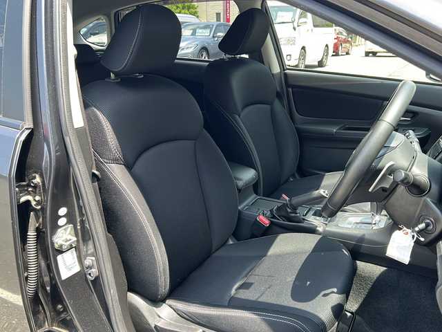 スバル インプレッサ スポーツ 2．0i アイサイト 秋田県 2013(平25)年 3.7万km ダークグレーメタリック ○4WD/○寒冷地仕様/○ストラーダナビ(BT/CD/DVD)/○フルセグTV/○ビルトインETC/○全車速追従機能付クルーズコントロール/○アイサイトver2/・プリクラッシュブレーキ/・AT誤発進抑制制御/・ふらつき警報/・車線逸脱警報/・先行車発進お知らせ/・ステレオカメラ/○ビークルダイナミクスコントロール/○オートライト/○オートエアコン/○本革巻きステアリング/○パドルシフト/○純正16インチアルミホイール/○リモコンキー/○イモビライザー