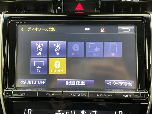 トヨタ ハリアー プレミアム 長崎県 2015(平27)年 13万km ホワイトパールクリスタルシャイン 純正ナビ/（CD/DVD/Bluetooth/フルセグ）/バックカメラ/ETC/純正LEDオートライト/純正フォグ/純正18インチアルミ/純正フロアマット/衝突被害軽減ブレーキ/レーンディパーチャーアラート/オートマチックハイビーム/レーダークルーズコントロールコントロール/パワーバックドア/パワーチルトステアリング/運転席パワーシート/ハーフレザーシート/スマートキー/プッシュエンジンスタート/保証書/取扱い説明書