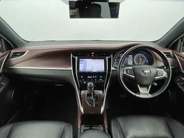 トヨタ ハリアー プレミアム 長崎県 2015(平27)年 13万km ホワイトパールクリスタルシャイン 純正ナビ/（CD/DVD/Bluetooth/フルセグ）/バックカメラ/ETC/純正LEDオートライト/純正フォグ/純正18インチアルミ/純正フロアマット/衝突被害軽減ブレーキ/レーンディパーチャーアラート/オートマチックハイビーム/レーダークルーズコントロールコントロール/パワーバックドア/パワーチルトステアリング/運転席パワーシート/ハーフレザーシート/スマートキー/プッシュエンジンスタート/保証書/取扱い説明書
