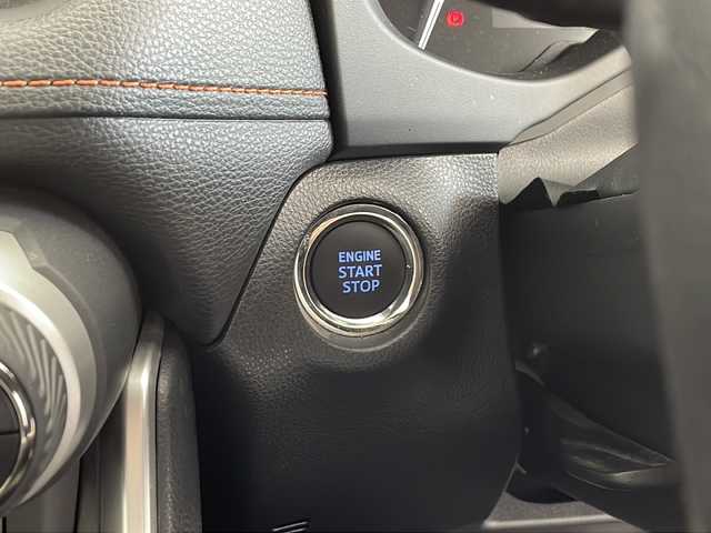 トヨタ ＲＡＶ４ アドベンチャー オフロードPKG 鹿児島県 2020(令2)年 5.4万km アーバンカーキ ワンオーナー/社外9インチナビ/（AM/FM/CD/DVD/Bluetooth)/ビルトインETC/バックカメラ/トヨタセーフティセンス/・プリクラッシュセーフティ/・レーントレーシングアシスト/・レーダークルーズコントロール/・オートマチックハイビーム/・ロードサインアシスト/・先行車発進告知機能/ルーフキャリア/置くだけ充電/D席パワーシート/パワーバックドア/デジタルインナーミラー/ステアリングスイッチ/LEDヘッドライト/スマートキー/プッシュスタート/禁煙車