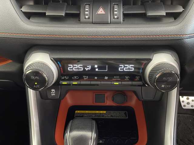 トヨタ ＲＡＶ４ アドベンチャー オフロードPKG 鹿児島県 2020(令2)年 5.4万km アーバンカーキ ワンオーナー/社外9インチナビ/（AM/FM/CD/DVD/Bluetooth)/ビルトインETC/バックカメラ/トヨタセーフティセンス/・プリクラッシュセーフティ/・レーントレーシングアシスト/・レーダークルーズコントロール/・オートマチックハイビーム/・ロードサインアシスト/・先行車発進告知機能/ルーフキャリア/置くだけ充電/D席パワーシート/パワーバックドア/デジタルインナーミラー/ステアリングスイッチ/LEDヘッドライト/スマートキー/プッシュスタート/禁煙車