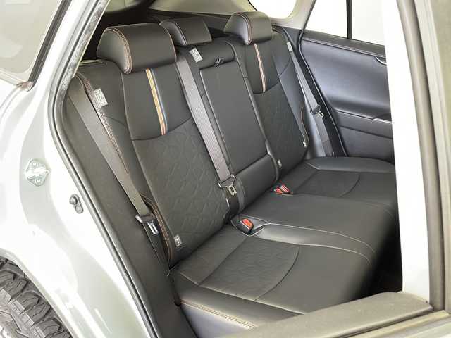 トヨタ ＲＡＶ４ アドベンチャー オフロードPKG 鹿児島県 2020(令2)年 5.4万km アーバンカーキ ワンオーナー/社外9インチナビ/（AM/FM/CD/DVD/Bluetooth)/ビルトインETC/バックカメラ/トヨタセーフティセンス/・プリクラッシュセーフティ/・レーントレーシングアシスト/・レーダークルーズコントロール/・オートマチックハイビーム/・ロードサインアシスト/・先行車発進告知機能/ルーフキャリア/置くだけ充電/D席パワーシート/パワーバックドア/デジタルインナーミラー/ステアリングスイッチ/LEDヘッドライト/スマートキー/プッシュスタート/禁煙車