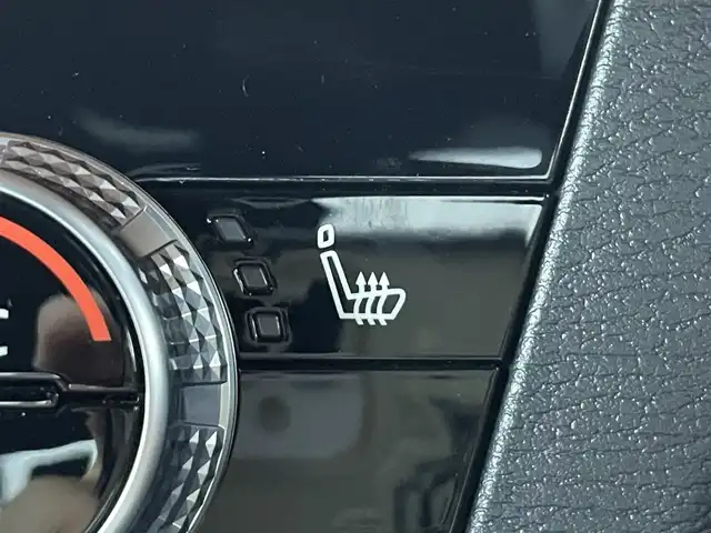 三菱 アウトランダー ＰＨＥＶ P 群馬県 2024(令6)年 0.5万km レッドダイヤモンド 充電ケーブル/純正スマートフォン連携ナビゲーション/（9インチWVGAディスプレイ）/・Bluetooth(ハンズフリー&オーディオ）/・USBポート（Type-C ×2）HDMIポート/・AM/FMラジオ＋MP3/WMA/AAC/WAV再生対応/・地上デジタルTVチューナー/・AppleCarPlay/Android Auto/ステアリングスイッチ/本革シート/シートヒーター/パワーシート/ポジョンメモリー/e-Assist(運転支援機能）/・オートマチックハイビーム/・衝突被害軽減ブレーキシステム（歩行者・自転車運転者検知付） /・踏み間違い衝突防止アシスト/・車線逸脱警報システム＆車線逸脱防止支援機能/・ふらつき警報/・前方衝突予測警報/・標識認識システム/・後側方衝突被害防止支援システム/・後側方車両検知警報システム/（レーンチェンジアシスト機能付）/・後退時車両検知警報システム/高速道路 同一車線運転支援機能　/　マイパイロット［MIーPILOT］/・レーダークルーズコントロールシステム（全車速追従機能付）・車線維持支援機能/エレクトリックテールゲート（ハンズフリー・停止位置メモリー機能付）/ステリングヒーター