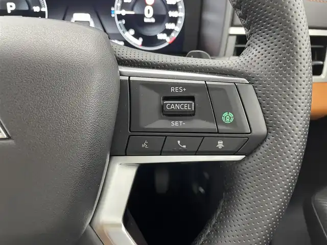 三菱 アウトランダー ＰＨＥＶ P 群馬県 2024(令6)年 0.5万km レッドダイヤモンド 充電ケーブル/純正スマートフォン連携ナビゲーション/（9インチWVGAディスプレイ）/・Bluetooth(ハンズフリー&オーディオ）/・USBポート（Type-C ×2）HDMIポート/・AM/FMラジオ＋MP3/WMA/AAC/WAV再生対応/・地上デジタルTVチューナー/・AppleCarPlay/Android Auto/ステアリングスイッチ/本革シート/シートヒーター/パワーシート/ポジョンメモリー/e-Assist(運転支援機能）/・オートマチックハイビーム/・衝突被害軽減ブレーキシステム（歩行者・自転車運転者検知付） /・踏み間違い衝突防止アシスト/・車線逸脱警報システム＆車線逸脱防止支援機能/・ふらつき警報/・前方衝突予測警報/・標識認識システム/・後側方衝突被害防止支援システム/・後側方車両検知警報システム/（レーンチェンジアシスト機能付）/・後退時車両検知警報システム/高速道路 同一車線運転支援機能　/　マイパイロット［MIーPILOT］/・レーダークルーズコントロールシステム（全車速追従機能付）・車線維持支援機能/エレクトリックテールゲート（ハンズフリー・停止位置メモリー機能付）/ステリングヒーター