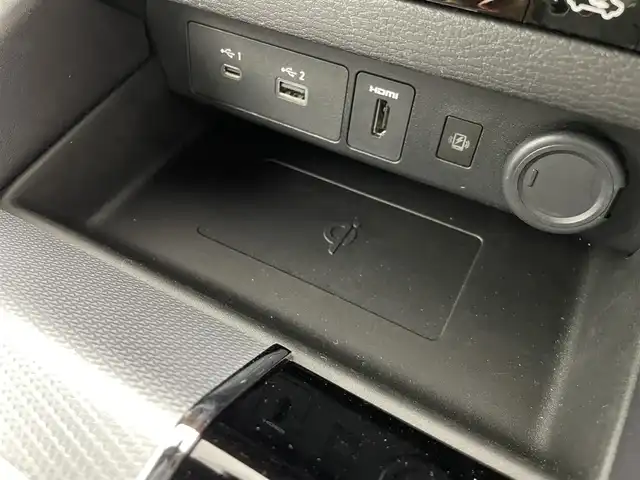 三菱 アウトランダー ＰＨＥＶ P 群馬県 2024(令6)年 0.5万km レッドダイヤモンド 充電ケーブル/純正スマートフォン連携ナビゲーション/（9インチWVGAディスプレイ）/・Bluetooth(ハンズフリー&オーディオ）/・USBポート（Type-C ×2）HDMIポート/・AM/FMラジオ＋MP3/WMA/AAC/WAV再生対応/・地上デジタルTVチューナー/・AppleCarPlay/Android Auto/ステアリングスイッチ/本革シート/シートヒーター/パワーシート/ポジョンメモリー/e-Assist(運転支援機能）/・オートマチックハイビーム/・衝突被害軽減ブレーキシステム（歩行者・自転車運転者検知付） /・踏み間違い衝突防止アシスト/・車線逸脱警報システム＆車線逸脱防止支援機能/・ふらつき警報/・前方衝突予測警報/・標識認識システム/・後側方衝突被害防止支援システム/・後側方車両検知警報システム/（レーンチェンジアシスト機能付）/・後退時車両検知警報システム/高速道路 同一車線運転支援機能　/　マイパイロット［MIーPILOT］/・レーダークルーズコントロールシステム（全車速追従機能付）・車線維持支援機能/エレクトリックテールゲート（ハンズフリー・停止位置メモリー機能付）/ステリングヒーター