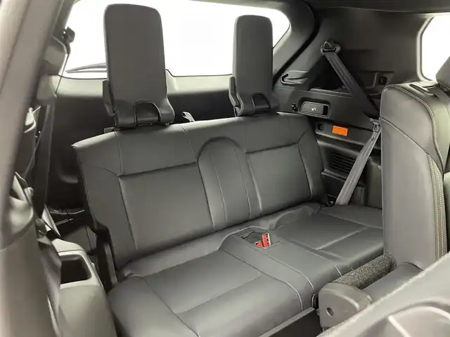 三菱 アウトランダー ＰＨＥＶ P 群馬県 2024(令6)年 0.5万km レッドダイヤモンド 充電ケーブル/純正スマートフォン連携ナビゲーション/（9インチWVGAディスプレイ）/・Bluetooth(ハンズフリー&オーディオ）/・USBポート（Type-C ×2）HDMIポート/・AM/FMラジオ＋MP3/WMA/AAC/WAV再生対応/・地上デジタルTVチューナー/・AppleCarPlay/Android Auto/ステアリングスイッチ/本革シート/シートヒーター/パワーシート/ポジョンメモリー/e-Assist(運転支援機能）/・オートマチックハイビーム/・衝突被害軽減ブレーキシステム（歩行者・自転車運転者検知付） /・踏み間違い衝突防止アシスト/・車線逸脱警報システム＆車線逸脱防止支援機能/・ふらつき警報/・前方衝突予測警報/・標識認識システム/・後側方衝突被害防止支援システム/・後側方車両検知警報システム/（レーンチェンジアシスト機能付）/・後退時車両検知警報システム/高速道路 同一車線運転支援機能　/　マイパイロット［MIーPILOT］/・レーダークルーズコントロールシステム（全車速追従機能付）・車線維持支援機能/エレクトリックテールゲート（ハンズフリー・停止位置メモリー機能付）/ステリングヒーター