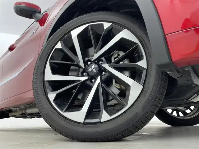 三菱 アウトランダー ＰＨＥＶ P 群馬県 2024(令6)年 0.5万km レッドダイヤモンド 充電ケーブル/純正スマートフォン連携ナビゲーション/（9インチWVGAディスプレイ）/・Bluetooth(ハンズフリー&オーディオ）/・USBポート（Type-C ×2）HDMIポート/・AM/FMラジオ＋MP3/WMA/AAC/WAV再生対応/・地上デジタルTVチューナー/・AppleCarPlay/Android Auto/ステアリングスイッチ/本革シート/シートヒーター/パワーシート/ポジョンメモリー/e-Assist(運転支援機能）/・オートマチックハイビーム/・衝突被害軽減ブレーキシステム（歩行者・自転車運転者検知付） /・踏み間違い衝突防止アシスト/・車線逸脱警報システム＆車線逸脱防止支援機能/・ふらつき警報/・前方衝突予測警報/・標識認識システム/・後側方衝突被害防止支援システム/・後側方車両検知警報システム/（レーンチェンジアシスト機能付）/・後退時車両検知警報システム/高速道路 同一車線運転支援機能　/　マイパイロット［MIーPILOT］/・レーダークルーズコントロールシステム（全車速追従機能付）・車線維持支援機能/エレクトリックテールゲート（ハンズフリー・停止位置メモリー機能付）/ステリングヒーター