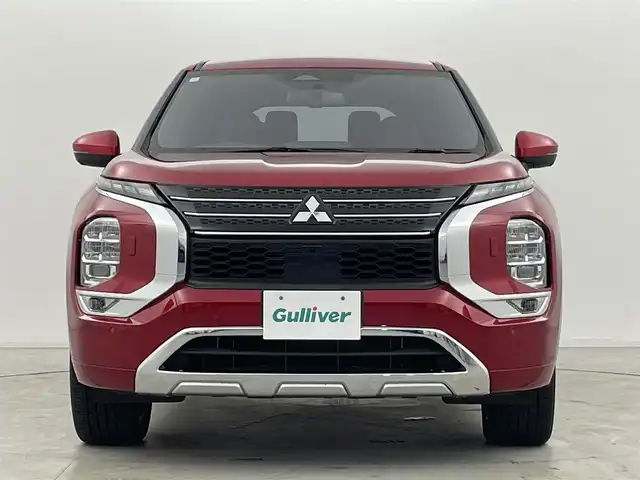 三菱 アウトランダー ＰＨＥＶ P 群馬県 2024(令6)年 0.5万km レッドダイヤモンド 充電ケーブル/純正スマートフォン連携ナビゲーション/（9インチWVGAディスプレイ）/・Bluetooth(ハンズフリー&オーディオ）/・USBポート（Type-C ×2）HDMIポート/・AM/FMラジオ＋MP3/WMA/AAC/WAV再生対応/・地上デジタルTVチューナー/・AppleCarPlay/Android Auto/ステアリングスイッチ/本革シート/シートヒーター/パワーシート/ポジョンメモリー/e-Assist(運転支援機能）/・オートマチックハイビーム/・衝突被害軽減ブレーキシステム（歩行者・自転車運転者検知付） /・踏み間違い衝突防止アシスト/・車線逸脱警報システム＆車線逸脱防止支援機能/・ふらつき警報/・前方衝突予測警報/・標識認識システム/・後側方衝突被害防止支援システム/・後側方車両検知警報システム/（レーンチェンジアシスト機能付）/・後退時車両検知警報システム/高速道路 同一車線運転支援機能　/　マイパイロット［MIーPILOT］/・レーダークルーズコントロールシステム（全車速追従機能付）・車線維持支援機能/エレクトリックテールゲート（ハンズフリー・停止位置メモリー機能付）/ステリングヒーター