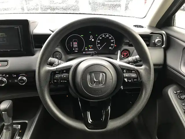 ホンダ ヴェゼル ハイブリッド e:HEV X 富山県 2021(令3)年 6.1万km クリスタルブラックパール 〇社外ナビ/〇Bluetooth/〇USBジャック/〇バックカメラ/〇ビルトインETC/〇ドライブレコーダー/〇アダプティブクルーズコントロール/〇コーナーセンサー/〇ホンダセンシング/〇LEDヘッドランプ/〇LEDフロントフォグランプ/〇オートライト/〇ブラック内装/〇ブラックファブリックシート/〇パドルシフト/〇オートエアコン/〇ウレタン製ステアリングホイール/〇純正16インチアルミホイール/〇リアスポイラー/〇スペアキー/〇禁煙車