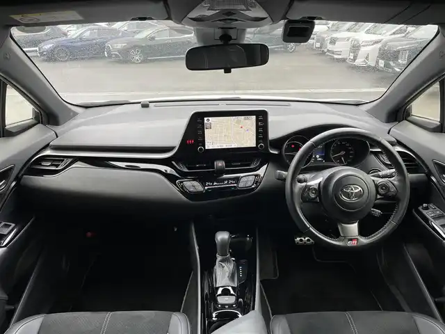 トヨタ Ｃ－ＨＲ S GRスポーツ 群馬県 2023(令5)年 2.3万km パールⅡ トヨタセーフティセンス/・プリクラッシュセーフティ/・レーダークルーズコントロール/・レーンディパーチャーアラート/・ブラインドスポットモニター/・ロードサインアシスト/・オートハイビーム/純正8インチディスプレイオーディオ（ナビ有）/　　Bluetooth/USB/FM/AM/Miracast/    AppleCarPlay/AndroidAuto/GR専用内装/パノラミックビューモニター/ハーフレザーシート/前席シートヒーター/オートLEDヘッドライト/フォグランプ/電動パーキングブレーキ/オートブレーキホールド/純正19AW/純正フロアマット/スマートキー2本/前方ドライブレコーダー/ビルドインETC2.0