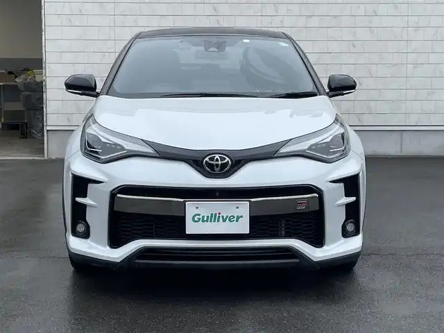 トヨタ Ｃ－ＨＲ S GRスポーツ 群馬県 2023(令5)年 2.3万km パールⅡ トヨタセーフティセンス/・プリクラッシュセーフティ/・レーダークルーズコントロール/・レーンディパーチャーアラート/・ブラインドスポットモニター/・ロードサインアシスト/・オートハイビーム/純正8インチディスプレイオーディオ（ナビ有）/　　Bluetooth/USB/FM/AM/Miracast/    AppleCarPlay/AndroidAuto/GR専用内装/パノラミックビューモニター/ハーフレザーシート/前席シートヒーター/オートLEDヘッドライト/フォグランプ/電動パーキングブレーキ/オートブレーキホールド/純正19AW/純正フロアマット/スマートキー2本/前方ドライブレコーダー/ビルドインETC2.0