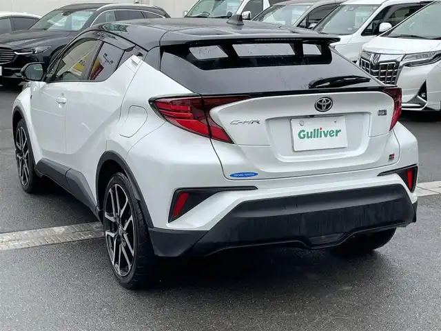 トヨタ Ｃ－ＨＲ S GRスポーツ 群馬県 2023(令5)年 2.3万km パールⅡ トヨタセーフティセンス/・プリクラッシュセーフティ/・レーダークルーズコントロール/・レーンディパーチャーアラート/・ブラインドスポットモニター/・ロードサインアシスト/・オートハイビーム/純正8インチディスプレイオーディオ（ナビ有）/　　Bluetooth/USB/FM/AM/Miracast/    AppleCarPlay/AndroidAuto/GR専用内装/パノラミックビューモニター/ハーフレザーシート/前席シートヒーター/オートLEDヘッドライト/フォグランプ/電動パーキングブレーキ/オートブレーキホールド/純正19AW/純正フロアマット/スマートキー2本/前方ドライブレコーダー/ビルドインETC2.0