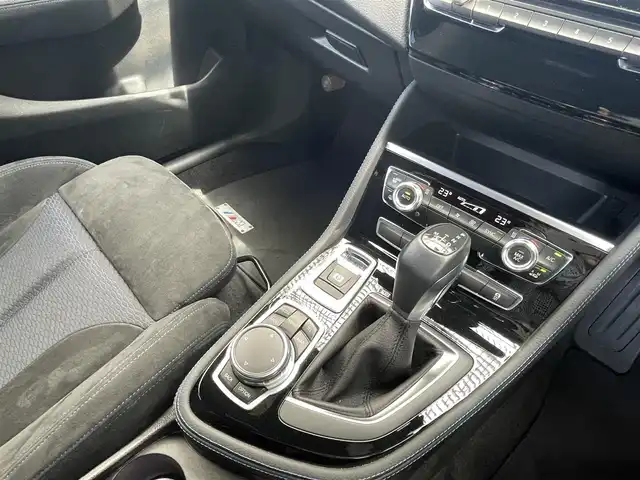 ＢＭＷ ２１８ｉ グランツアラー Mスポーツ 大阪府 2016(平28)年 3.7万km アルピンホワイトⅢ 純正ナビ/バックカメラ/アイドリングストップ/ウィンカーミラー/クルーズコントロール/ドアバイザー/プッシュスタート/純正18インチAW/フロアマット/ETC/LEDヘッドライト/ドライブレコーダー/新車保証書/取扱説明書