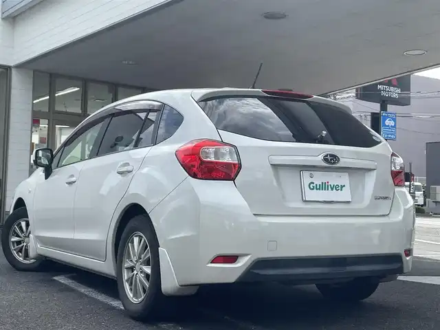 スバル インプレッサ スポーツ 1．6i－L 長崎県 2013(平25)年 10.7万km サテンホワイトパール ワンオーナー車/社外ナビ AVIC-MRZ009/（AM、FM、BTオーディオ、フルセグ、CD、DVD）/前方ドラレコ/純正フロアマット/トランクフロアマット/ドアバイザー/純正AW/ETC/プッシュスタート/パワーステアリング/AAＣ/スペアキー×１/取説/保証書