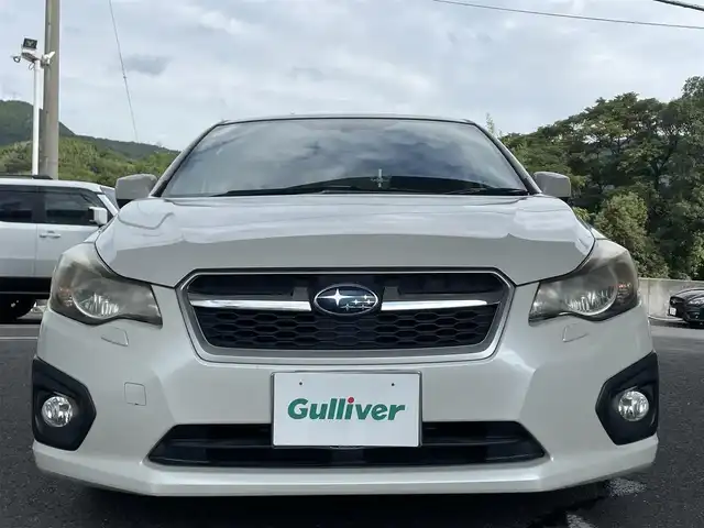 スバル インプレッサ スポーツ 1．6i－L 長崎県 2013(平25)年 10.7万km サテンホワイトパール ワンオーナー車/社外ナビ AVIC-MRZ009/（AM、FM、BTオーディオ、フルセグ、CD、DVD）/前方ドラレコ/純正フロアマット/トランクフロアマット/ドアバイザー/純正AW/ETC/プッシュスタート/パワーステアリング/AAＣ/スペアキー×１/取説/保証書