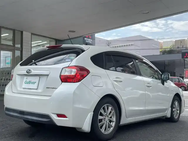 スバル インプレッサ スポーツ 1．6i－L 長崎県 2013(平25)年 10.7万km サテンホワイトパール ワンオーナー車/社外ナビ AVIC-MRZ009/（AM、FM、BTオーディオ、フルセグ、CD、DVD）/前方ドラレコ/純正フロアマット/トランクフロアマット/ドアバイザー/純正AW/ETC/プッシュスタート/パワーステアリング/AAＣ/スペアキー×１/取説/保証書