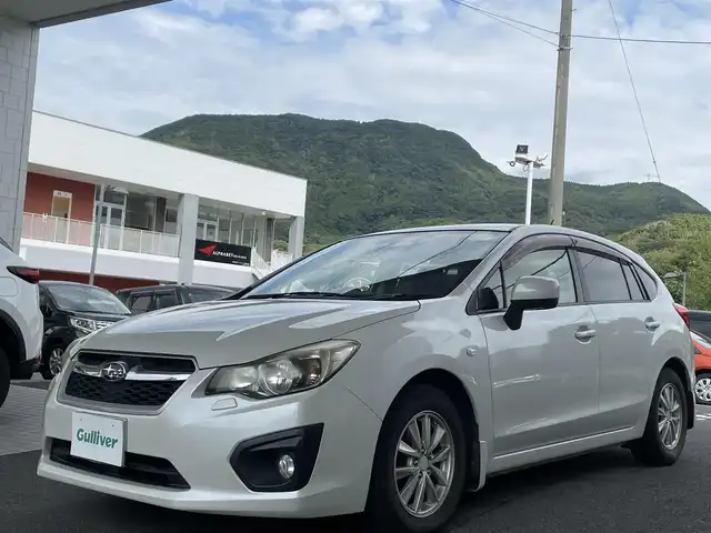 スバル インプレッサ スポーツ 1．6i－L 長崎県 2013(平25)年 10.7万km サテンホワイトパール ワンオーナー車/社外ナビ AVIC-MRZ009/（AM、FM、BTオーディオ、フルセグ、CD、DVD）/前方ドラレコ/純正フロアマット/トランクフロアマット/ドアバイザー/純正AW/ETC/プッシュスタート/パワーステアリング/AAＣ/スペアキー×１/取説/保証書