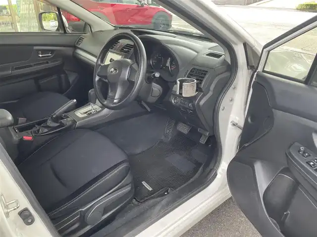 スバル インプレッサ スポーツ 1．6i－L 長崎県 2013(平25)年 10.7万km サテンホワイトパール ワンオーナー車/社外ナビ AVIC-MRZ009/（AM、FM、BTオーディオ、フルセグ、CD、DVD）/前方ドラレコ/純正フロアマット/トランクフロアマット/ドアバイザー/純正AW/ETC/プッシュスタート/パワーステアリング/AAＣ/スペアキー×１/取説/保証書