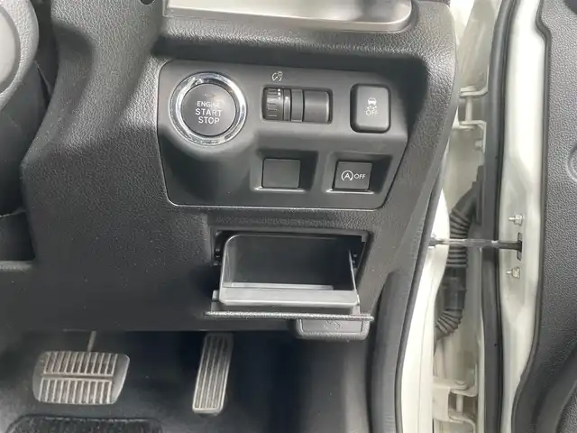 スバル インプレッサ スポーツ 1．6i－L 長崎県 2013(平25)年 10.7万km サテンホワイトパール ワンオーナー車/社外ナビ AVIC-MRZ009/（AM、FM、BTオーディオ、フルセグ、CD、DVD）/前方ドラレコ/純正フロアマット/トランクフロアマット/ドアバイザー/純正AW/ETC/プッシュスタート/パワーステアリング/AAＣ/スペアキー×１/取説/保証書