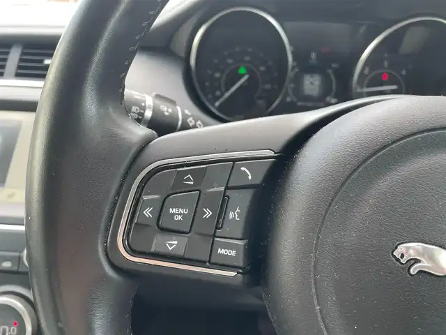 ジャガー Ｅペース S 180PS 東京都 2018(平30)年 4.4万km グレー ワンオーナー/純正ナビ/　AM/FM Bluetooth/革シート（アイボリー）/パワーシート（前席）/革巻きステアリング/ステアリングスイッチ（オーディオ）/レーダークルーズコントロール/ISOFIX(リアシート)/ブラインドスポットモニター/Sエンブレム付クロームサイドベント/純正２０インチAW/ETC2.0/記録簿R1.R2.R3.R4.R5/スペアキー/保証書＆取扱説明書