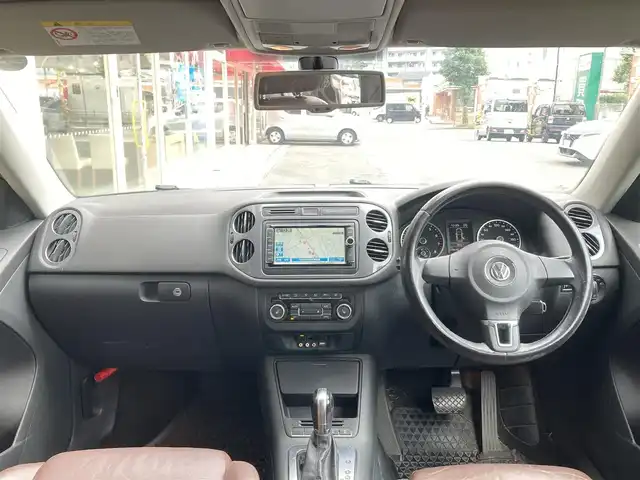 フォルクスワーゲン ティグアン TSI Bモーションテクノロジー 長崎県 2013(平25)年 9.9万km ディープブラックパールエフェクト ディーラーOP/SDナビ/・Bluetooth接続/・フルセグTV/・DVD再生/バックカメラ/ETC/茶革シート/パワーシート/シートヒーター/HIDオートヘッドライト/フォグライト/MTモード付AT/電子パーキング/オートホールド機能/クルーズコントロール