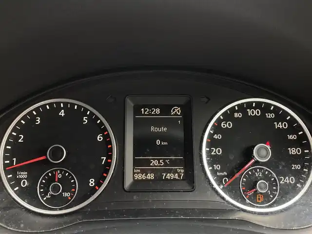 フォルクスワーゲン ティグアン TSI Bモーションテクノロジー 長崎県 2013(平25)年 9.9万km ディープブラックパールエフェクト ディーラーOP/SDナビ/・Bluetooth接続/・フルセグTV/・DVD再生/バックカメラ/ETC/茶革シート/パワーシート/シートヒーター/HIDオートヘッドライト/フォグライト/MTモード付AT/電子パーキング/オートホールド機能/クルーズコントロール