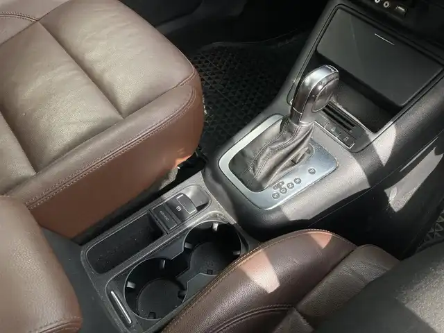 フォルクスワーゲン ティグアン TSI Bモーションテクノロジー 長崎県 2013(平25)年 9.9万km ディープブラックパールエフェクト ディーラーOP/SDナビ/・Bluetooth接続/・フルセグTV/・DVD再生/バックカメラ/ETC/茶革シート/パワーシート/シートヒーター/HIDオートヘッドライト/フォグライト/MTモード付AT/電子パーキング/オートホールド機能/クルーズコントロール