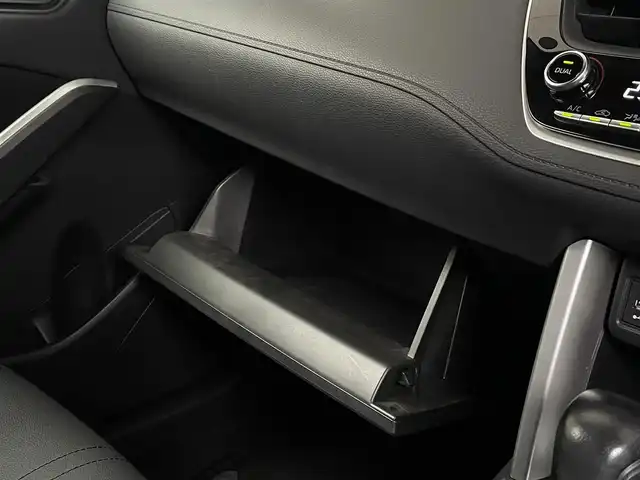 トヨタ カローラ クロス Z 大阪府 2022(令4)年 5.6万km アティチュードブラックマイカ /禁煙車//ワンオーナー//衝突被害軽減システム//純正ナビ機能付きディスプレイオーディオ//Bluetooth/Miracast/フルセグTV//全周囲カメラ//レーダークルーズコントロール//パワーバックドア//モデリスタエアロ//ブラインドスポットモニター//電動パーキングブレーキ//パーキングホールド//ハーフレザーシート//D席パワーシート//前席シートヒーター//ステアリングヒーター//ドライブレコーダー//純正ビルトインETC//ルーフレール//純正AW18インチ//コーナーセンサー//LEDヘッドライト//オートマチックハイビーム//ドアバイザー//スペアタイヤ1本車載