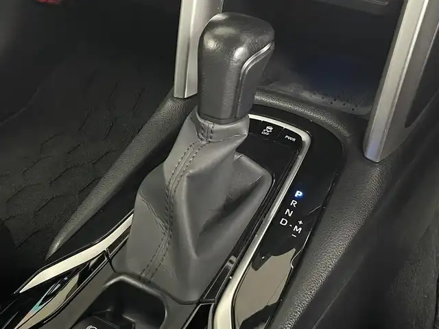 トヨタ カローラ クロス Z 大阪府 2022(令4)年 5.6万km アティチュードブラックマイカ /禁煙車//ワンオーナー//衝突被害軽減システム//純正ナビ機能付きディスプレイオーディオ//Bluetooth/Miracast/フルセグTV//全周囲カメラ//レーダークルーズコントロール//パワーバックドア//モデリスタエアロ//ブラインドスポットモニター//電動パーキングブレーキ//パーキングホールド//ハーフレザーシート//D席パワーシート//前席シートヒーター//ステアリングヒーター//ドライブレコーダー//純正ビルトインETC//ルーフレール//純正AW18インチ//コーナーセンサー//LEDヘッドライト//オートマチックハイビーム//ドアバイザー//スペアタイヤ1本車載