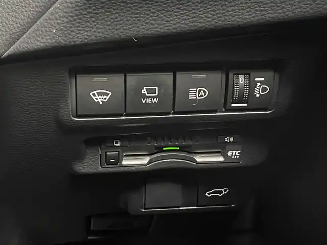 トヨタ カローラ クロス Z 大阪府 2022(令4)年 5.6万km アティチュードブラックマイカ /禁煙車//ワンオーナー//衝突被害軽減システム//純正ナビ機能付きディスプレイオーディオ//Bluetooth/Miracast/フルセグTV//全周囲カメラ//レーダークルーズコントロール//パワーバックドア//モデリスタエアロ//ブラインドスポットモニター//電動パーキングブレーキ//パーキングホールド//ハーフレザーシート//D席パワーシート//前席シートヒーター//ステアリングヒーター//ドライブレコーダー//純正ビルトインETC//ルーフレール//純正AW18インチ//コーナーセンサー//LEDヘッドライト//オートマチックハイビーム//ドアバイザー//スペアタイヤ1本車載