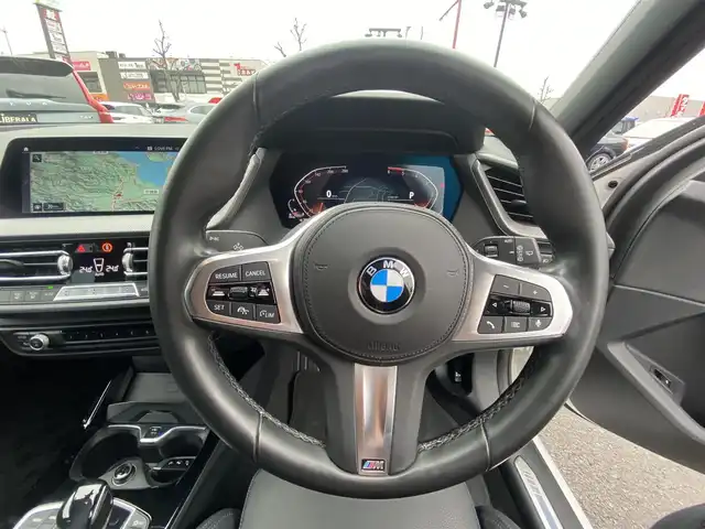 ＢＭＷ １１８ｄ Mスポーツ EDジョイ+ 福岡県 2020(令2)年 2.7万km 白 ・アクティブクルーズコントロール/・純正HDDナビ/USB/Bluetooth/AppleCarPlay/・バックカメラ/・ハーフレザーシート/・前後ドライブレコーダー/・ETC/・純正18AW/・プッシュスタート/・パーキングアシスト/・アイドリングストップ/・スマートキー/・パワーシート/・オートライト/・LEDライト/・置くだけ充電