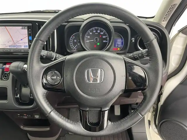 ホンダ Ｎ ＯＮＥ プレミアム 富山県 2016(平28)年 6.3万km プレミアムホワイトパールⅡ 純正ナビ（AM/FM/DVD/BT/フルセグ）/バックカメラ/ETC/ハーフレザーシート/横滑り防止装置/純正アルミホイール/純正フロアマット/電動格納ミラー/革巻きステアリング/ステアリングスイッチ/社外アルミホイール付冬タイヤ積載有/スマートキー/スペアキー